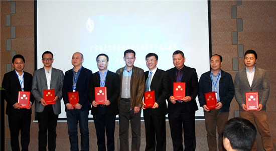 內(nèi)窺鏡專業(yè)委員會首屆領(lǐng)導成員合影