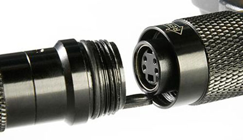 亞泰光電WIE-L手持輕便型工業(yè)視頻內(nèi)窺鏡采用可插拔式結(jié)構(gòu)設(shè)計(jì)，一臺(tái)主機(jī)可更
換多種鏡頭