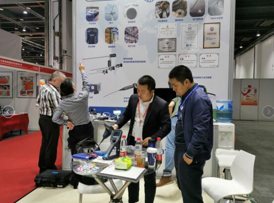 現(xiàn)場客戶絡繹不絕