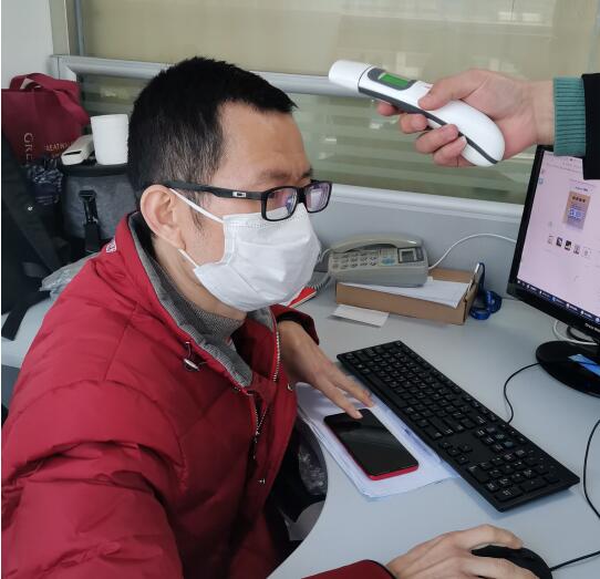 公司嚴(yán)格對(duì)員工進(jìn)行溫度監(jiān)測(cè)