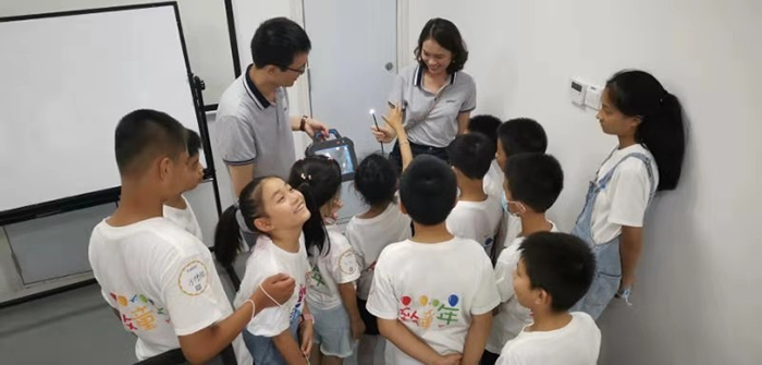 小朋友們走進亞泰，現(xiàn)場參觀，感受內(nèi)窺鏡之奧秘