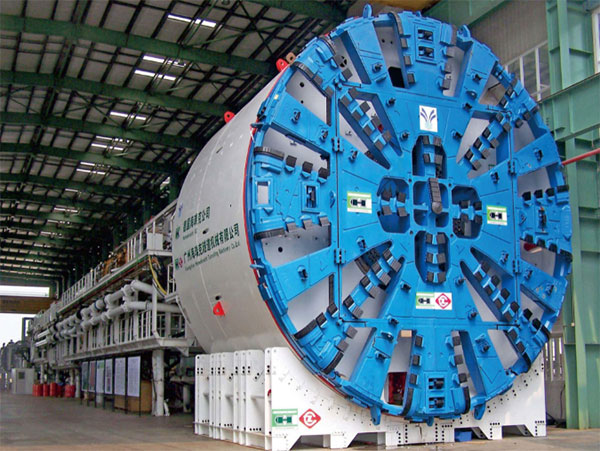 盾構(gòu)機的了解：盾構(gòu)機是個高度集成、復(fù)雜的系統(tǒng)，也稱挖掘機